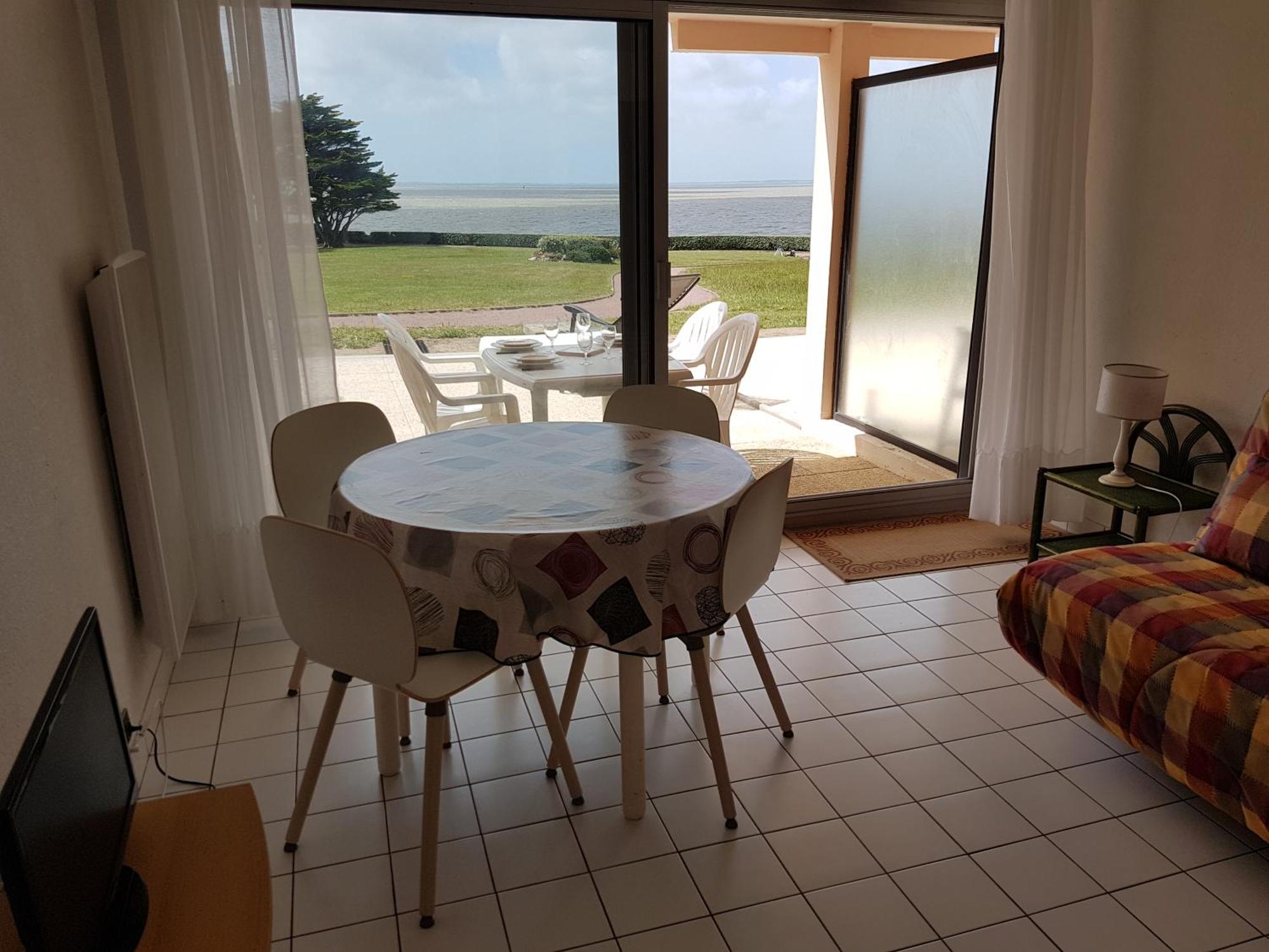 En Rdc Avec Terrasse Face A La Apartment Pornic